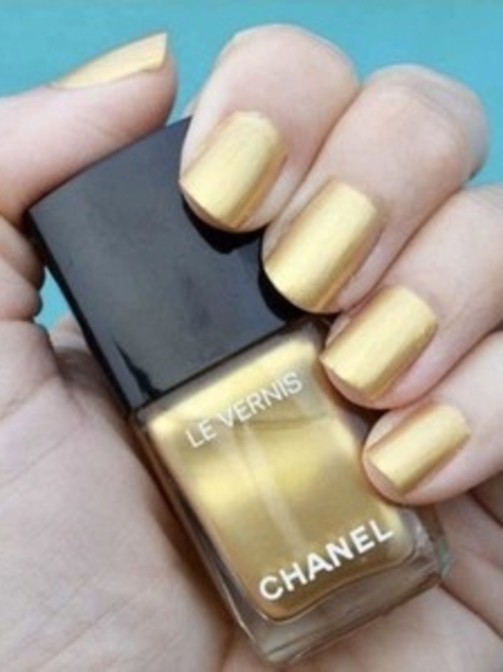 SOLD××××CHANEL Metallic Gold Le Vernis Nail Polish